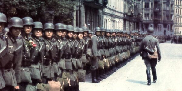 Deutsche Soldaten bei einer Militärparade, 1941