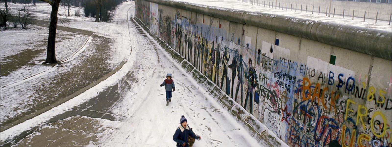 Diese Fotos zeigen den Alltag an der Berliner Mauer, 1985-1986