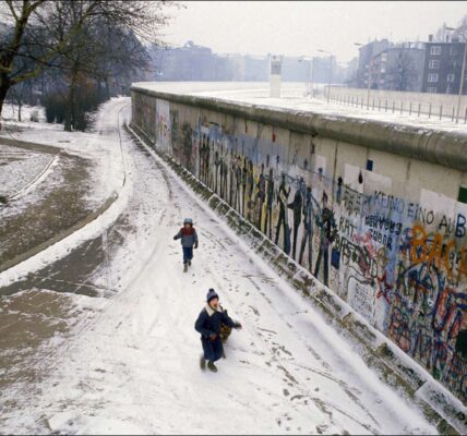 Diese Fotos zeigen den Alltag an der Berliner Mauer, 1985-1986