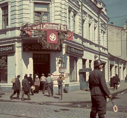 Die deutsche Besetzung von Charkow in Farbfotos, 1941