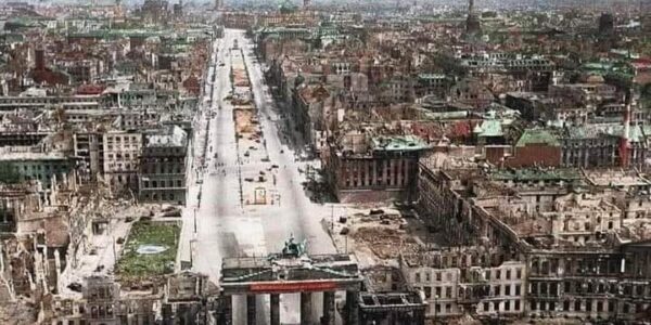 Alte Fotos von Berlin nach dem Zweiten Weltkrieg