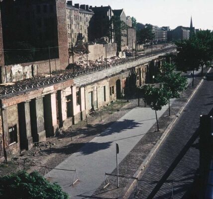 Die Geschichte der Berliner Mauer in Bildern, 1961-1989