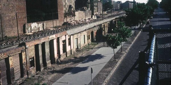 Die Geschichte der Berliner Mauer in Bildern, 1961-1989