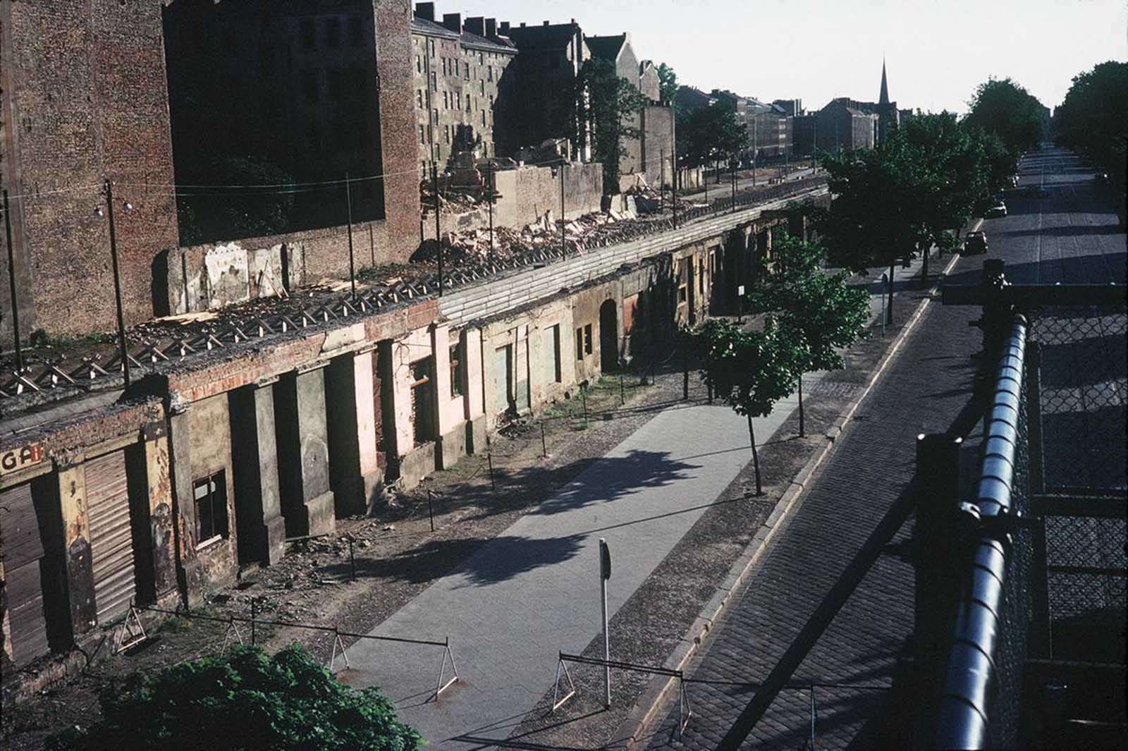 Die Geschichte der Berliner Mauer in Bildern, 1961-1989