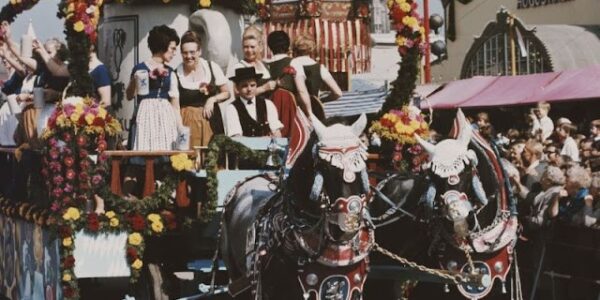 Faszinierende Vintage-Fotos von Menschen, die in den 1960er Jahren das Oktoberfest feierten