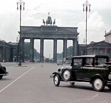 40+ Schwarz-Weiß-Schnappschüsse zeigen den Alltag in Berlin im Winter 1964