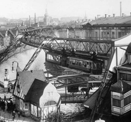 Die Wuppertaler Schwebebahn, die älteste elektrische Hochbahn, 1913