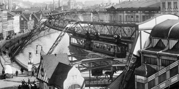 Die Wuppertaler Schwebebahn, die älteste elektrische Hochbahn, 1913