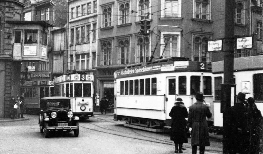 40+ erstaunliche Fotos fangen Berliner Straßenszenen der 1930er Jahre ein