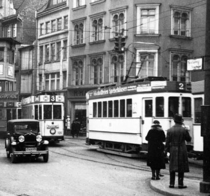 40+ erstaunliche Fotos fangen Berliner Straßenszenen der 1930er Jahre ein