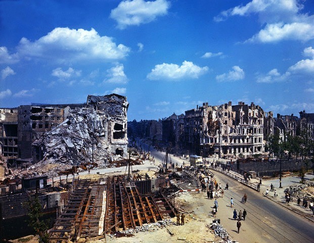 Erstaunliche Farbfotos fangen Berlin im Sommer 1945 ein, direkt nach dem Fall