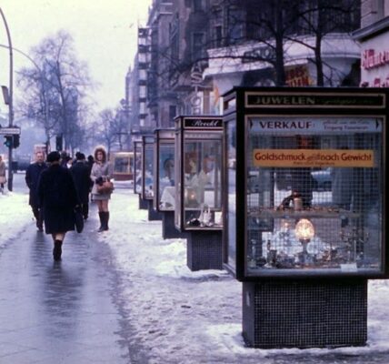 Ost- und West-Berlin im Jahr 1970 durch erstaunliche Farbfotos