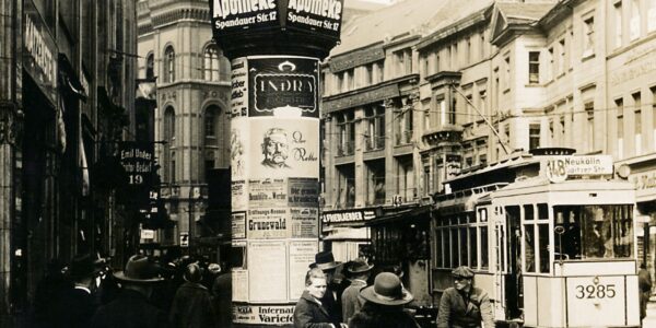 Straßenszenen Berlins während der 1920er Jahre durch erstaunliche Fotos