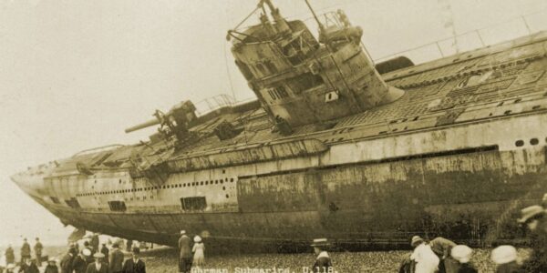 U-118: Ein U-Boot aus dem Ersten Weltkrieg, das 1919 am Strand von Hastings an Land gespült wurde