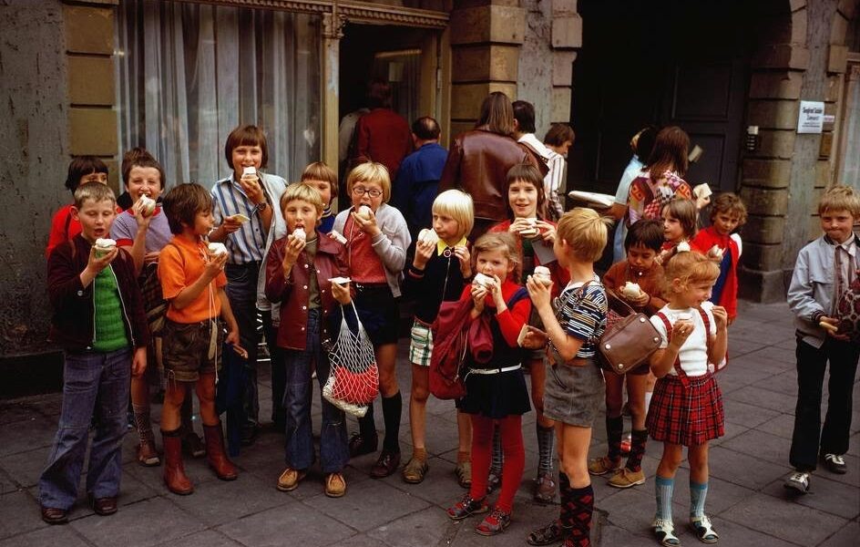 54+ interessante Farbfotografien, die den Alltag in der DDR Mitte der 1970er Jahre einfangen