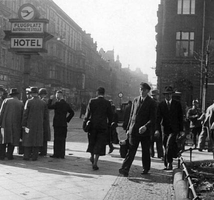 42+ erstaunliche Fotos fangen Berliner Straßenszenen der 1930er Jahre ein