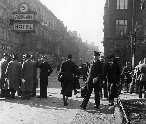 42+ erstaunliche Fotos fangen Berliner Straßenszenen der 1930er Jahre ein