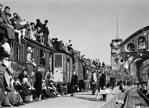 60+ Vintage Fotos vom zerstörten Berlin im Jahr 1945