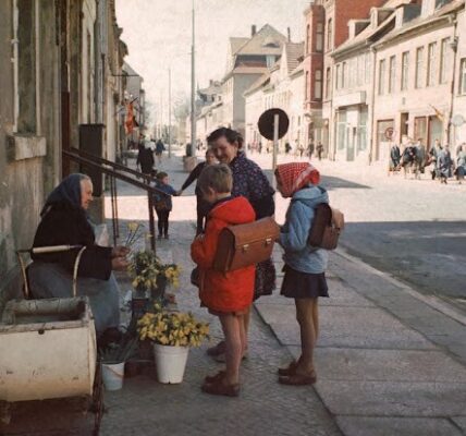 Farbfotografien des Alltagslebens in der Deutschen Demokratischen Republik zwischen den 1950er und 1970er Jahren