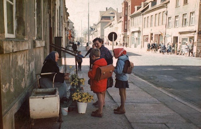 Farbfotografien des Alltagslebens in der Deutschen Demokratischen Republik zwischen den 1950er und 1970er Jahren