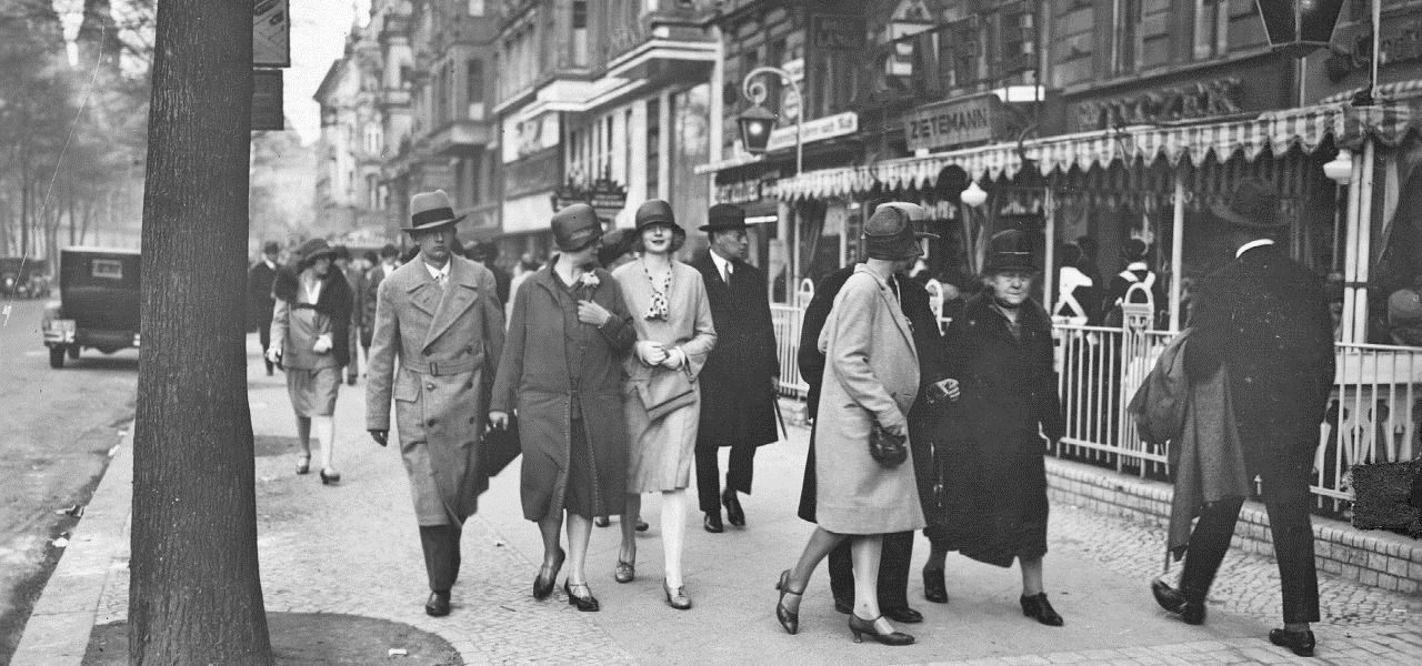 Straßen in Deutschland in den 1920er Jahren _ Mehr Fotos in den Kommentaren unten ansehen ⬇️👇