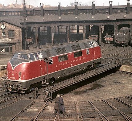 Wundervolle Farbfotos von Eisenbahnen in Hamburg, 1959