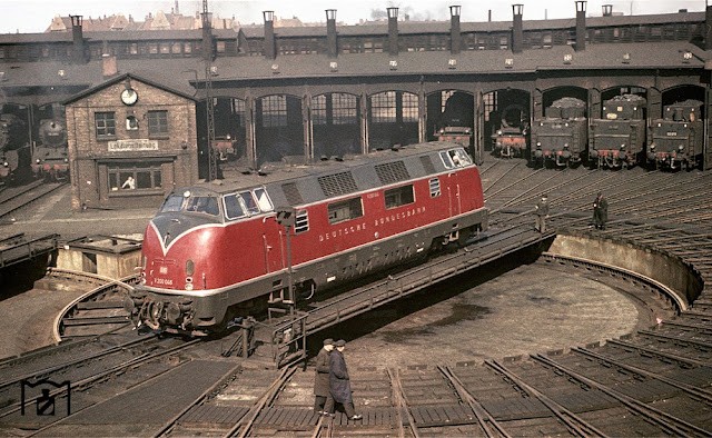 Wundervolle Farbfotos von Eisenbahnen in Hamburg, 1959