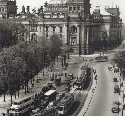 Beeindruckende Fotografien zeigen das Straßenleben im Berlin der 1930er Jahre