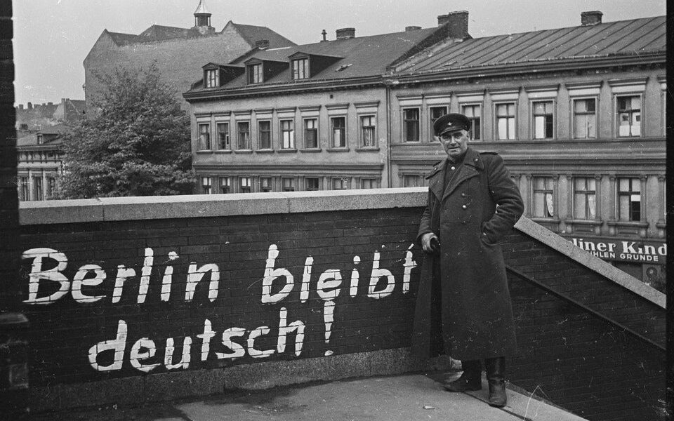 Berliner Straße im Jahr 1945