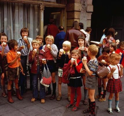 54+ interessante Farbfotografien, die den Alltag in der DDR Mitte der 1970er Jahre einfangen