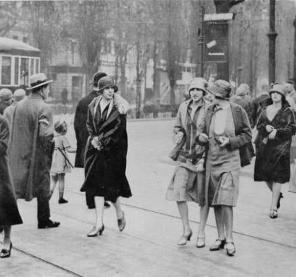 Straßenszenen aus Berlin in den 1920er Jahren in beeindruckenden Fotos