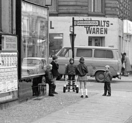 32+ faszinierende Vintage-Schwarzweißfotos erfassen das Leben in Berlin im Jahr 1970