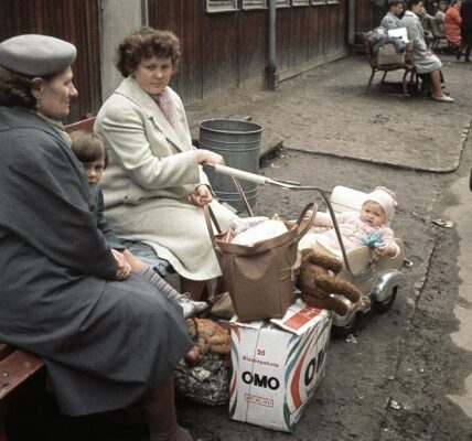 Seltene Farbfotografien dokumentieren den Alltag im Berliner Flüchtlingslager Marienfelde im Jahr 1961