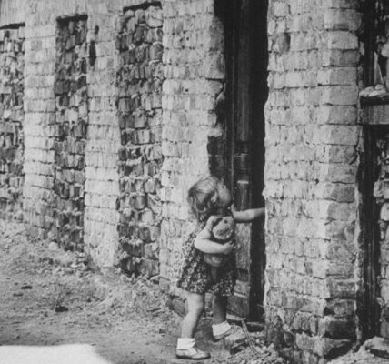 Berliner Mauer im Kalten Krieg: Eindrucksvolle Bilder von der Geburt einer brutalen Teilung