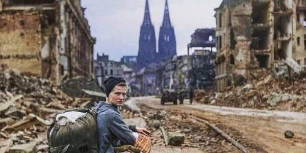 Hochseil-Zirkusartisten am Heumarkt, Köln, 1946