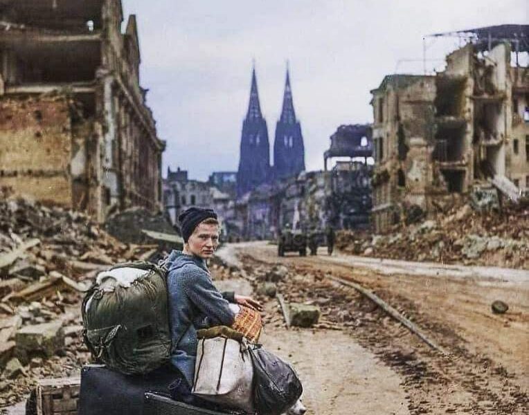 Hochseil-Zirkusartisten am Heumarkt, Köln, 1946