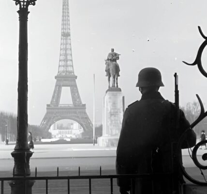 25 Farbfotos dokumentieren den Fall von Paris im Jahr 1940