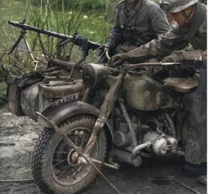 Deutsche Fallschirmjäger mit BMW R75 und MG 34 in Italien (1943-1944)