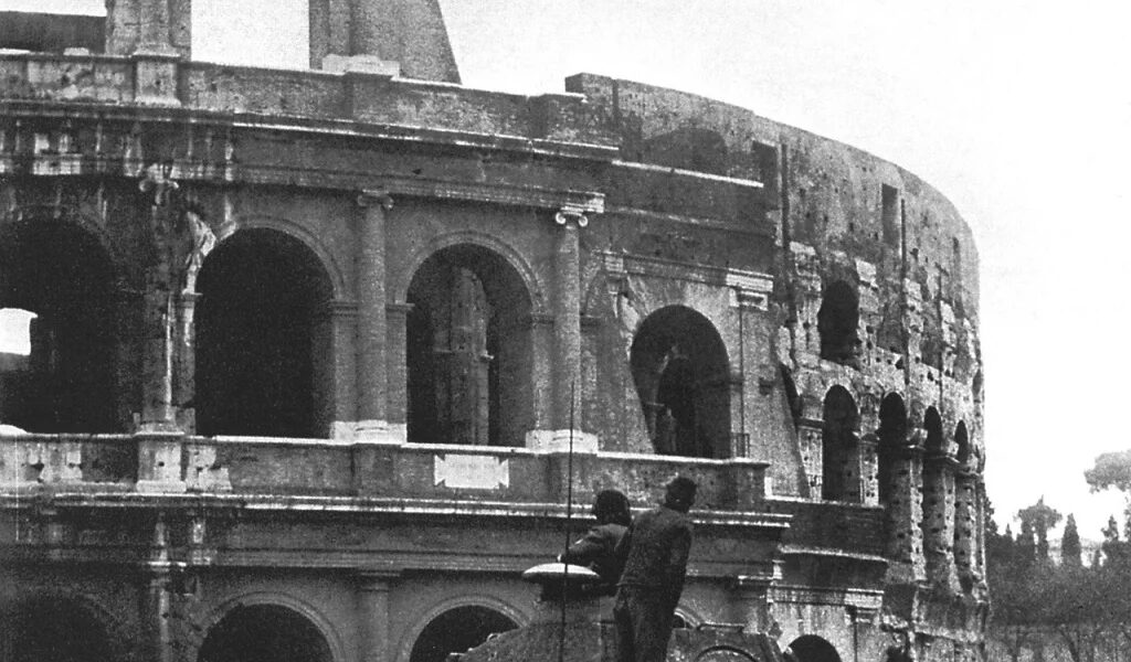 Schwarz-Weiß-Fotos des zerstörten Berlins im Jahr 1945