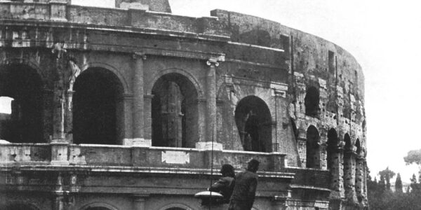 Schwarz-Weiß-Fotos des zerstörten Berlins im Jahr 1945