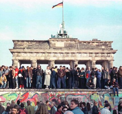 Die Geschichte der Berliner Mauer in Bildern, 1961-1989