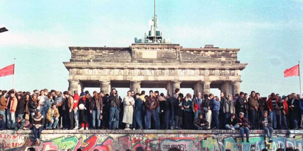 Die Geschichte der Berliner Mauer in Bildern, 1961-1989