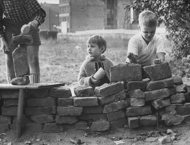 Berliner Mauer im Kalten Krieg: Eindrucksvolle Bilder von der Geburt einer brutalen Teilung