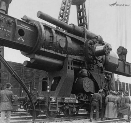 Railway guns,Schwerer Gustav 80cm K(E) Dora rail gun, 1942