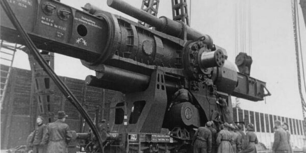 Railway guns,Schwerer Gustav 80cm K(E) Dora rail gun, 1942