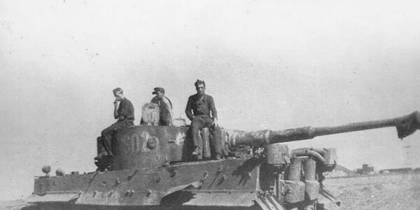 Panzer VI Tiger Code S02 der Schwere Panzerkompanie SS-Panzer Regiment 2 Das Reich Ostfront