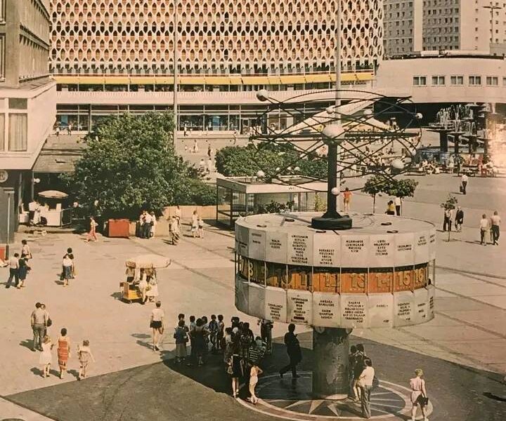 Erstaunliche Fotos erfassen Straßenszenen aus Berlin in den 1930er Jahren.