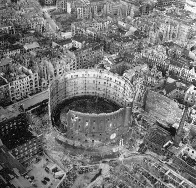 60 Vintage-Fotos des zerstörten Berlins im Jahr 1945.