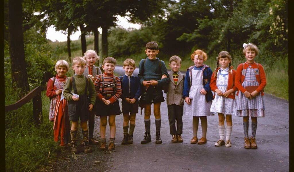 55 interessante Farbfotos, die das tägliche Leben in Ostdeutschland Mitte der 1970er Jahre festhalten.