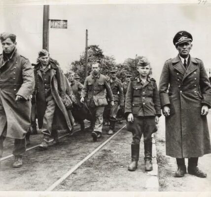 Herzzerreißende Fotos von Kindersoldaten aus dem Ersten und Zweiten Weltkrieg